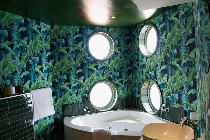 Room 115 of 242
