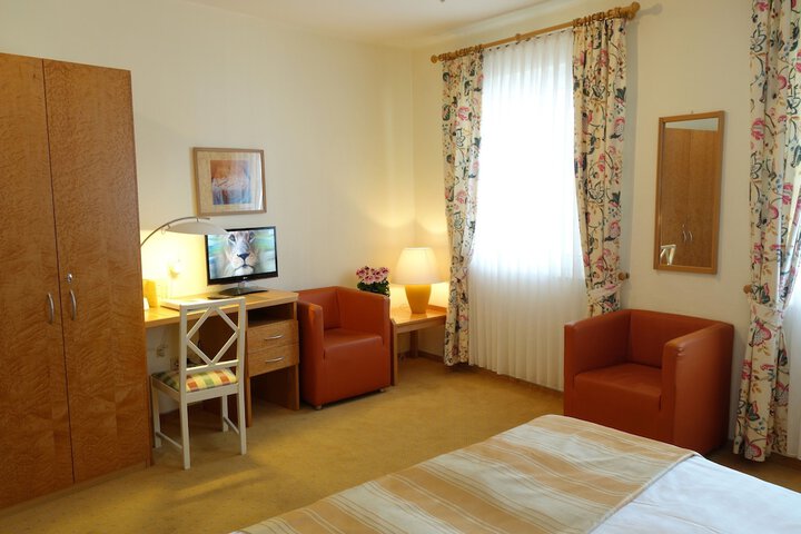 Room 5 of 13