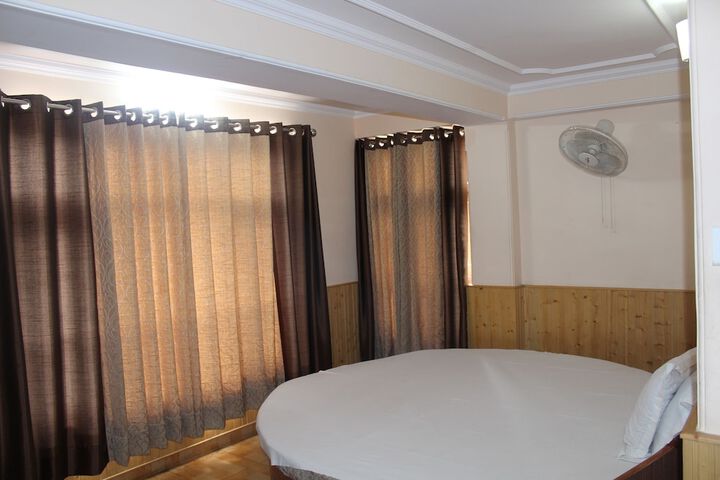 Room 11 of 24