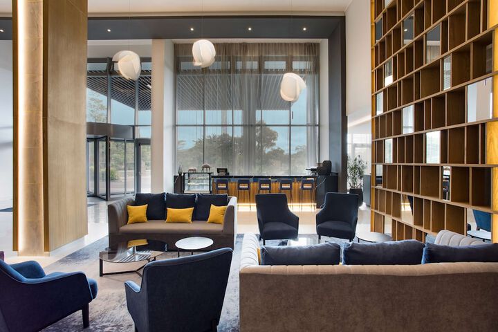 Entrance & Lobby