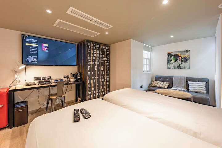 Room 53 of 112