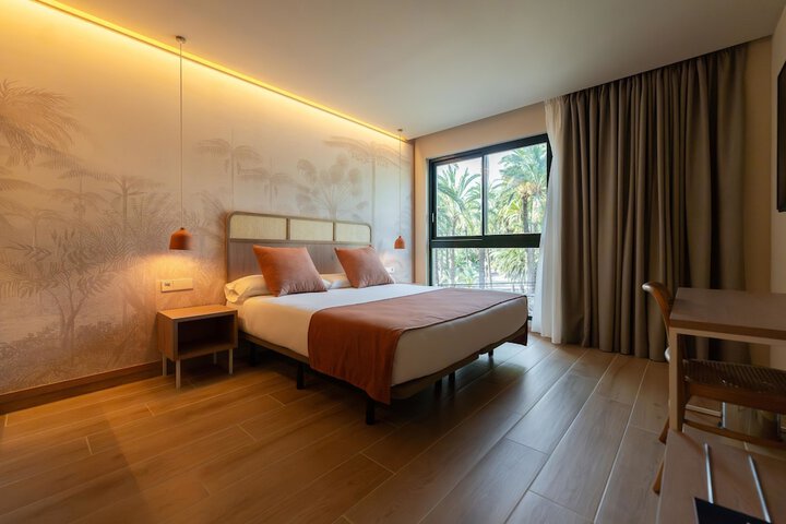 Room 12 of 82