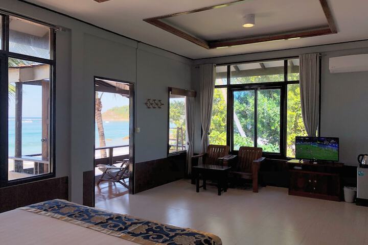 Room 8 of 35
