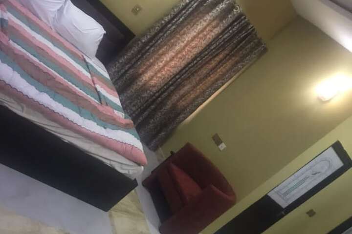 Room 14 of 28