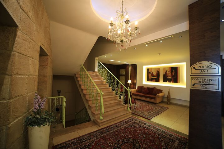 Hotel 6 of 49