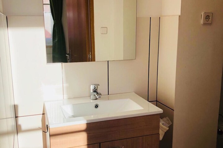 Room 14 of 65