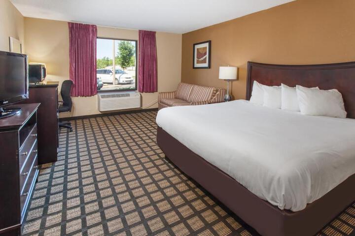 1 King Bed (7 of 12)