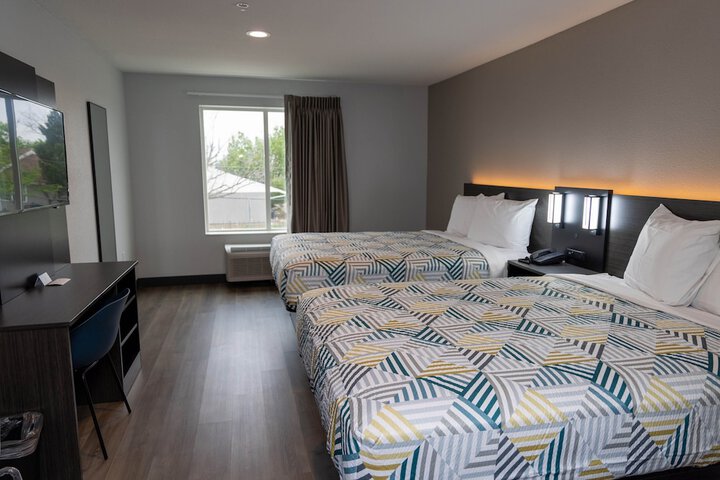 2 Queen Beds (3 of 6)