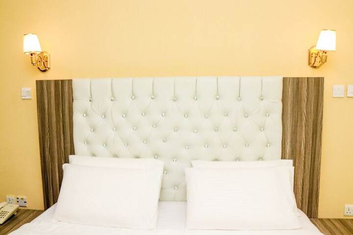 Room 4 of 14