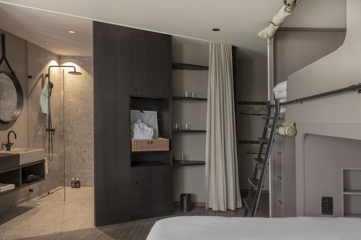Room 7 of 70