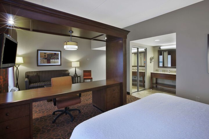 1 King Bed (3 of 19)