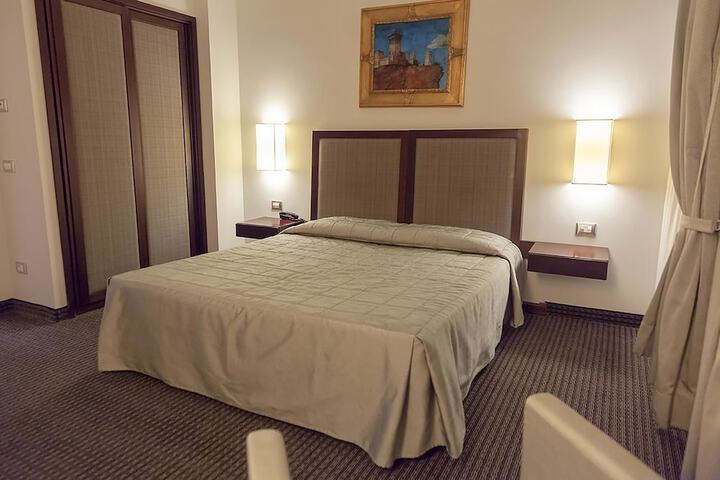 Room 4 of 45