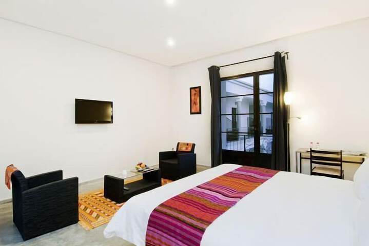 Room 8 of 34