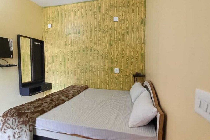 Room 3 of 18