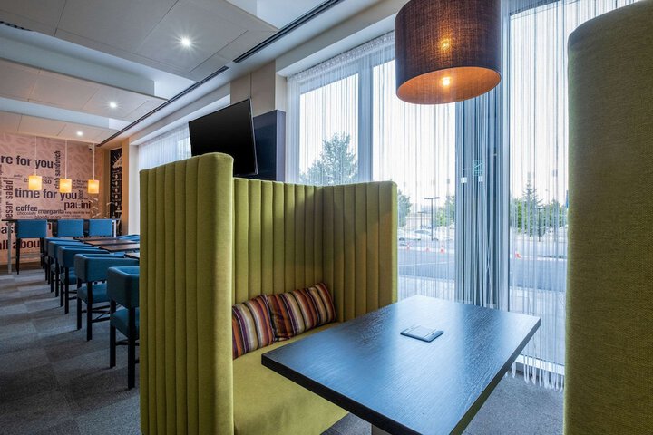 Entrance & Lobby