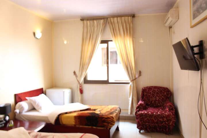 Room 7 of 38