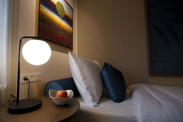 Room 16 of 27