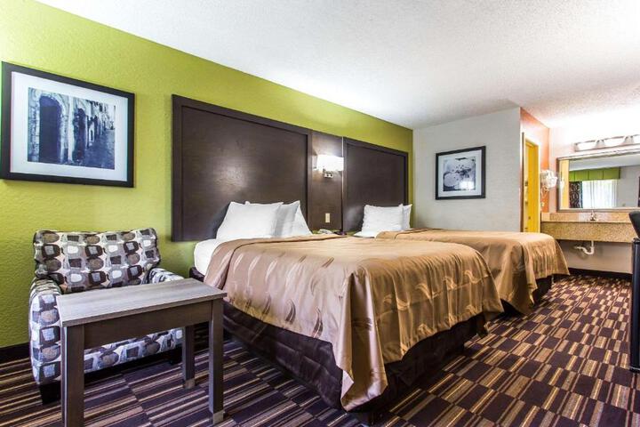 2 Double Beds (3 of 8)