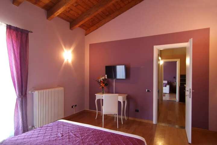 Room 4 of 34