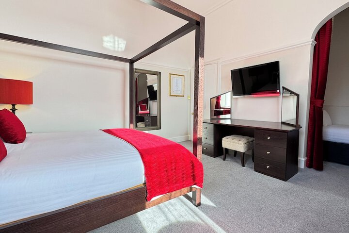 Room 25 of 132