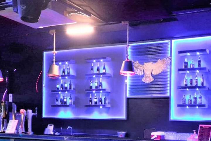 Lounge 77 of 87