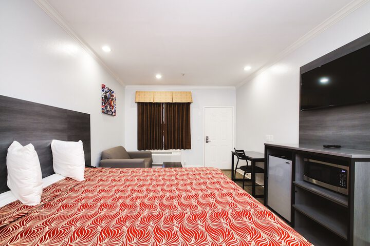 Room 10 of 19