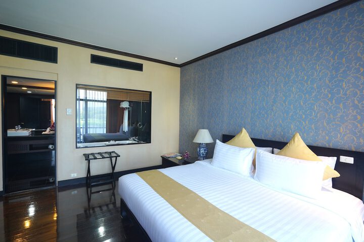 Room 11 of 38