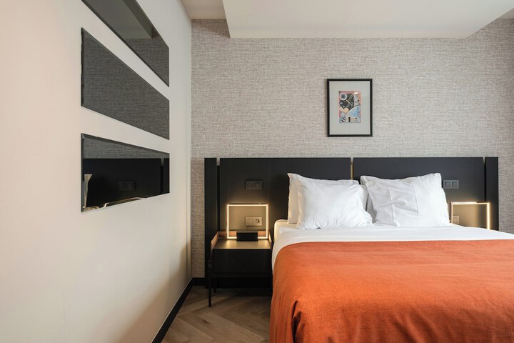 Room 56 of 122