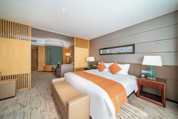 Room 28 of 90