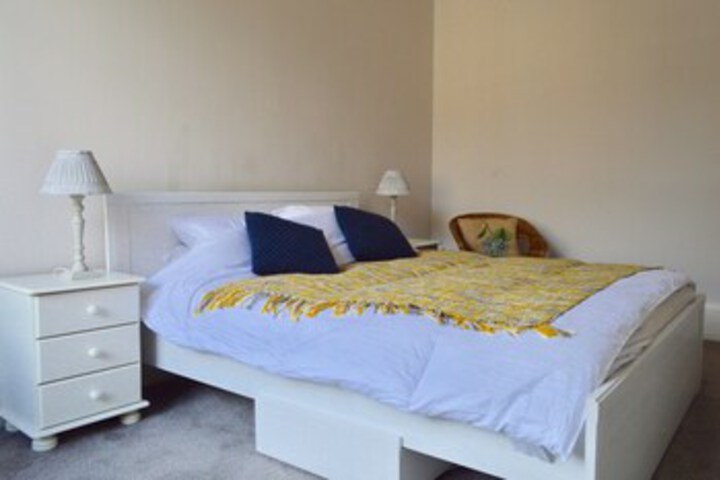 Room 11 of 15
