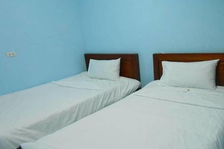 Room 9 of 34