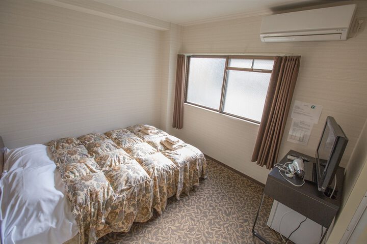 Room 3 of 9