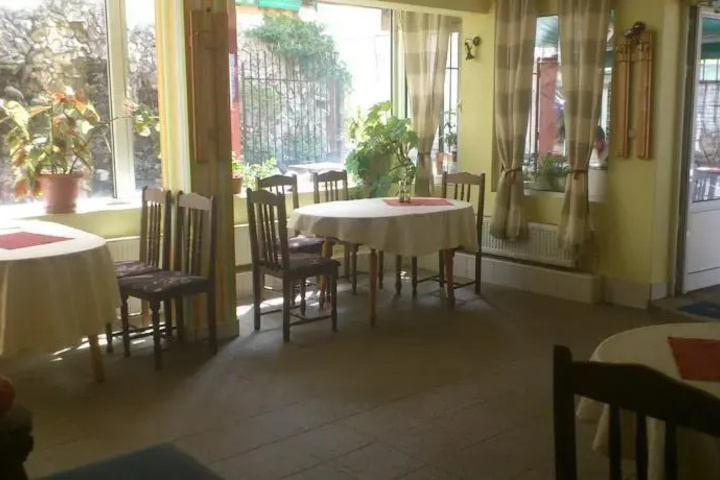 Dining 14 of 14