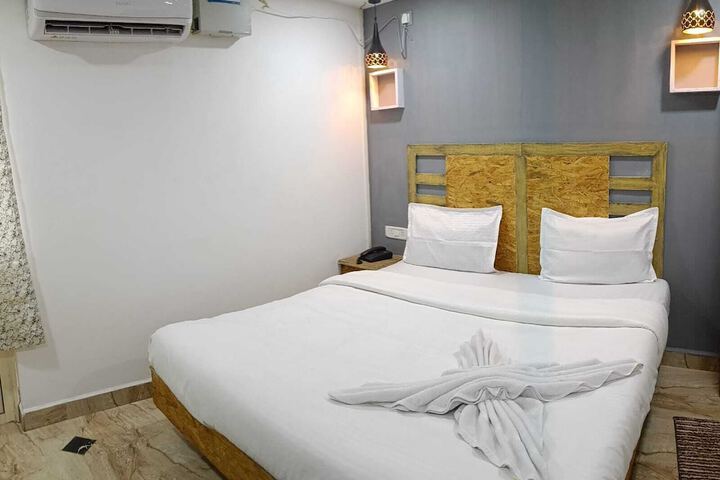 Room 3 of 7