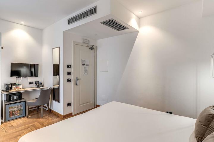 Room 27 of 69