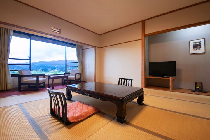 Room 6 of 81