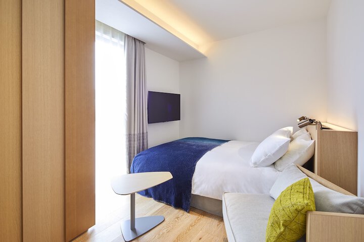 Room 4 of 40