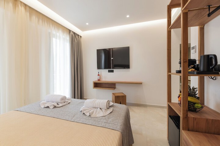 Room 4 of 13