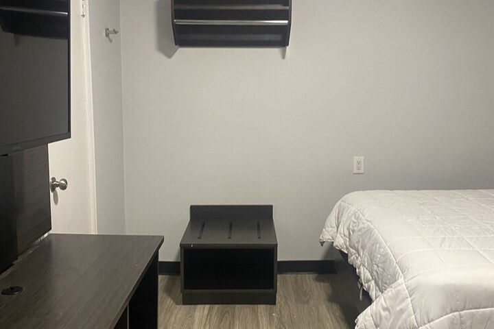 1 King Bed Micfridge (1 of 9)