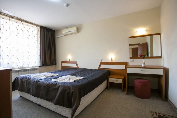 Room 10 of 24