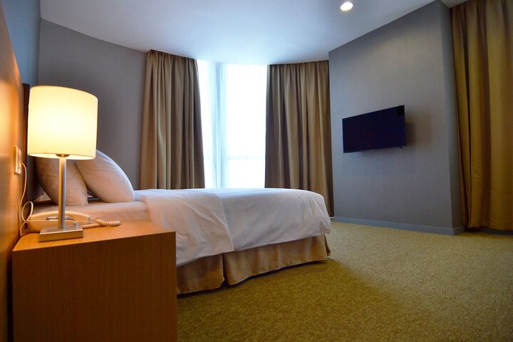 Room 9 of 42