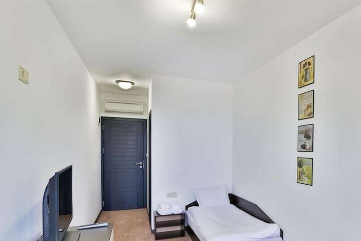 Room 8 of 13