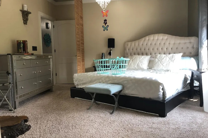 Room 5 of 12