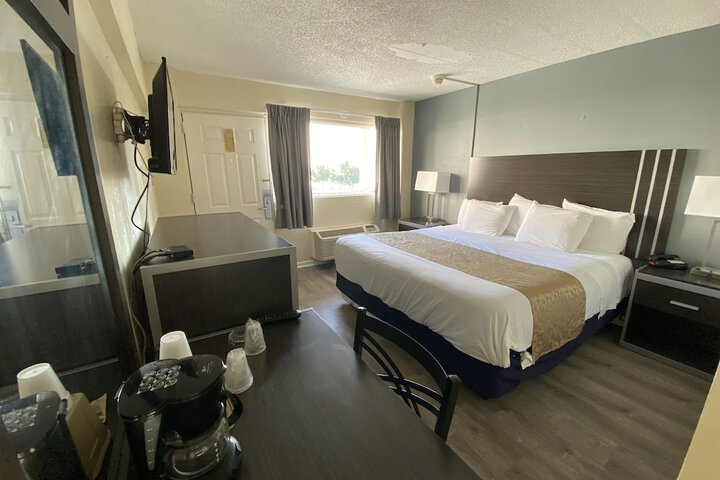 1 King Bed (7 of 23)