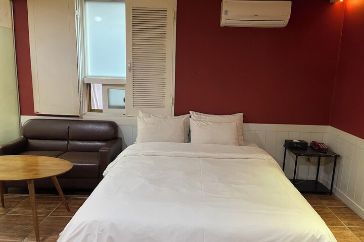 Room 9 of 29