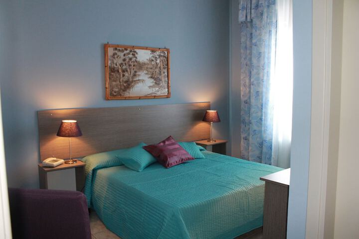 Room 5 of 37