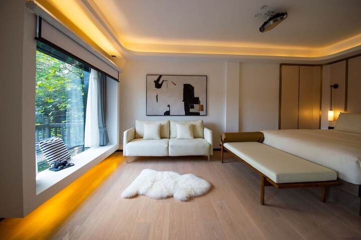 Room 10 of 32