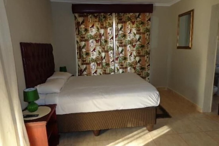 Room 9 of 12