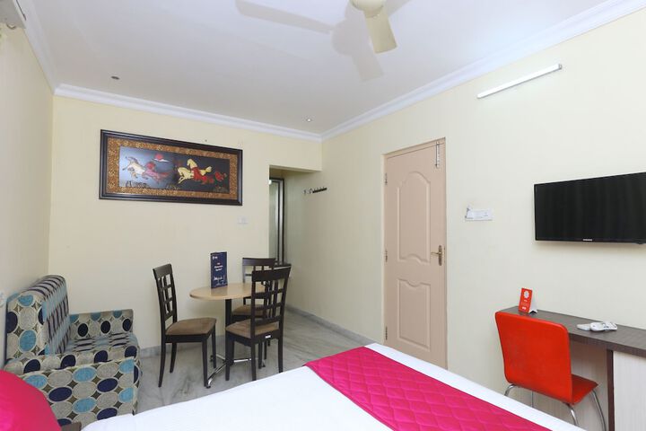 Room 8 of 9