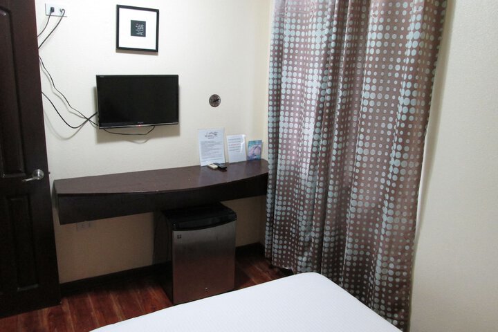 Room 15 of 34